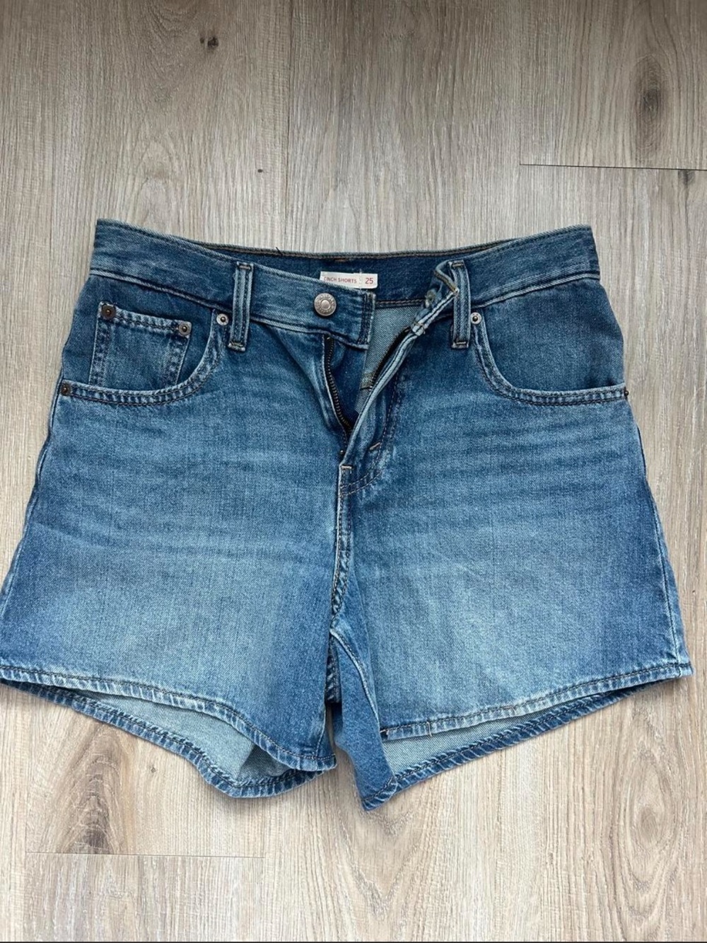 Levi's high rise cinch shorts